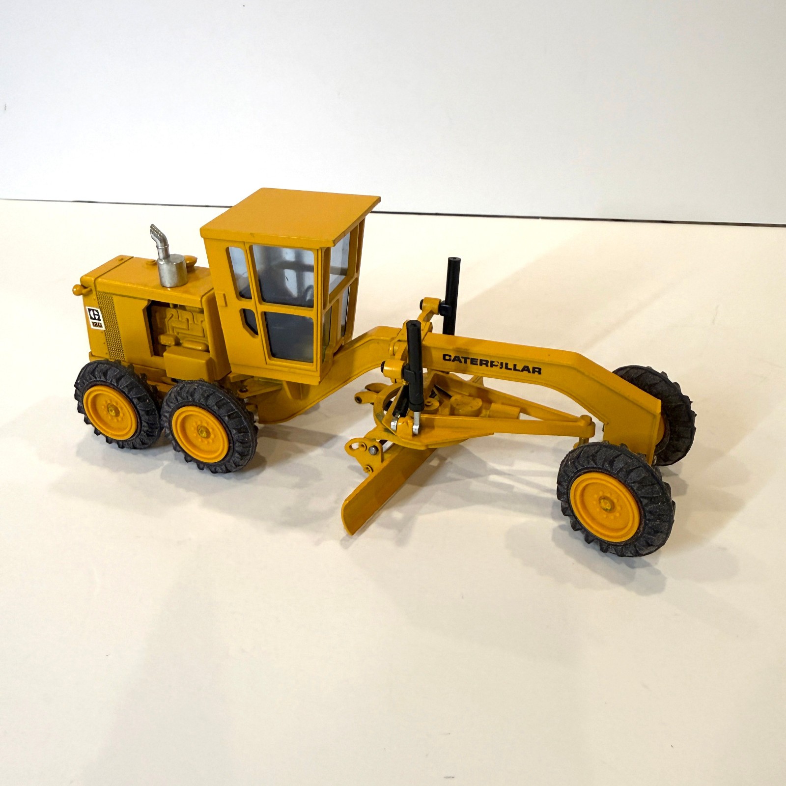CAT Motorgrader Model 12G Scale 1:50 Die-cast Model NZG Models