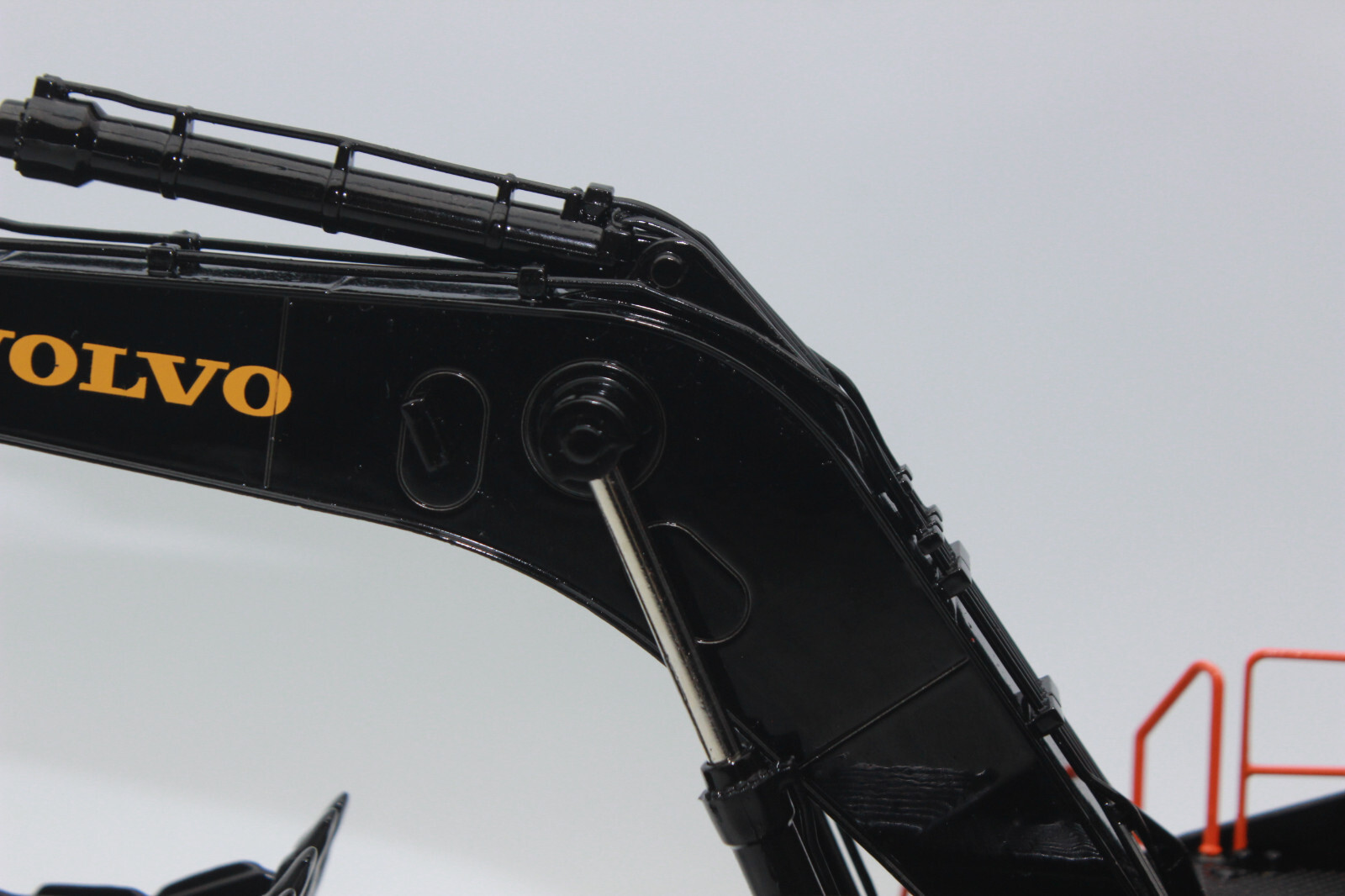WSI 64-2013 Volvo Excavator BLACK EC 950 F Crawler Excavator 1:50 NEW OVP