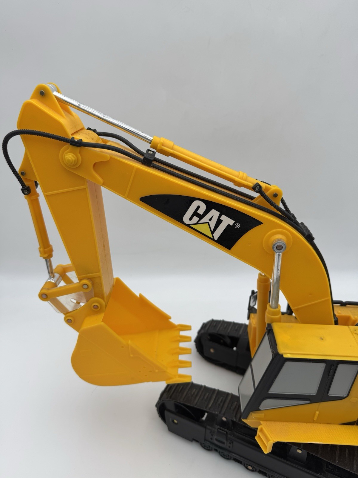 Toy State Industrial Caterpillar CAT Excavator 1993 VTG Wired R/C Tested Works