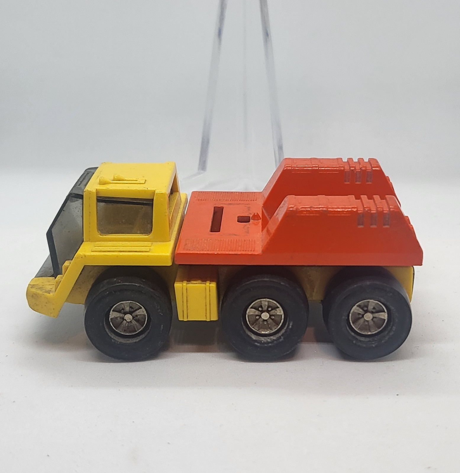 Tonka vintage Diecast Construction Vehicle Yellow Orange 6-Wheel Truck