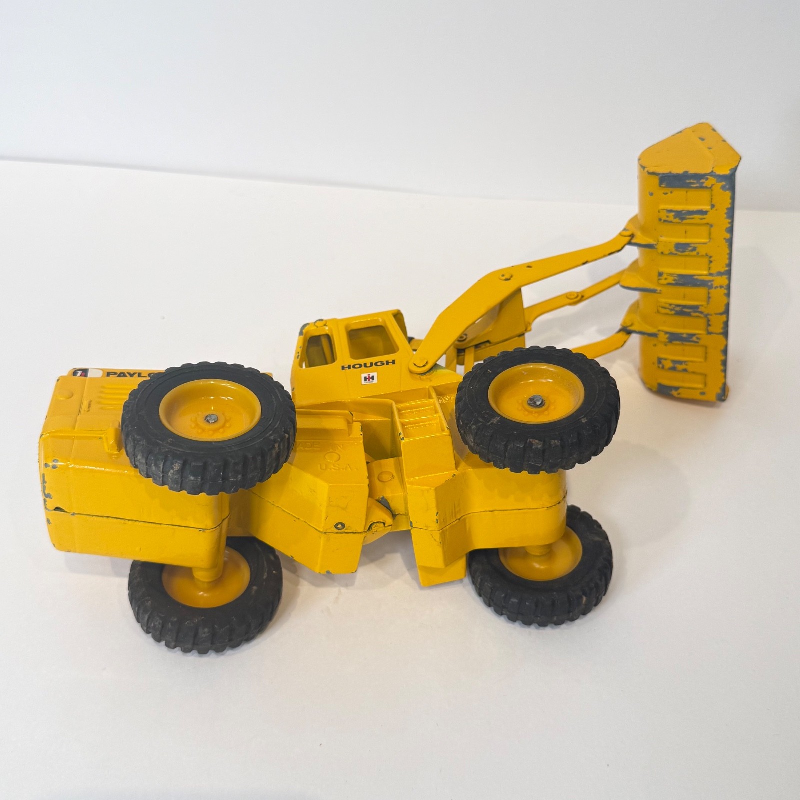 ERTL International Harvester IH Hough Payloader Articulated Bucket Loader 12”