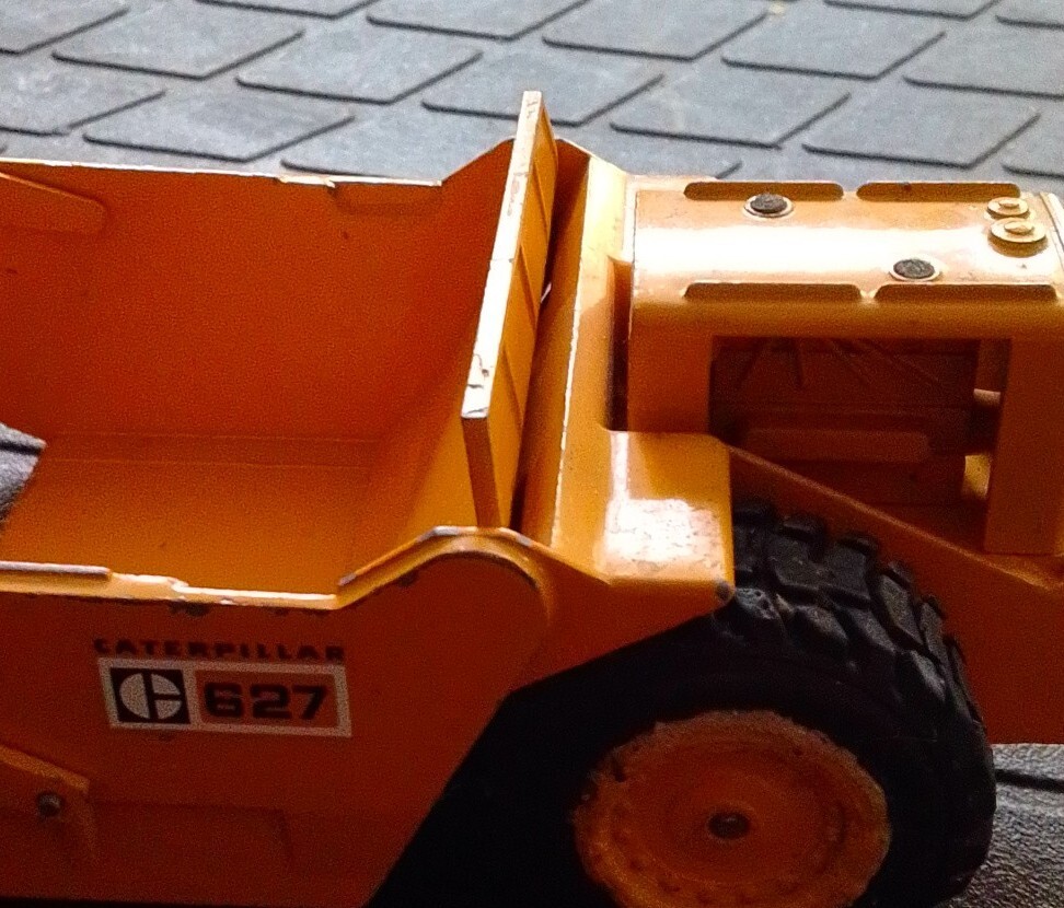 NZG CAT Push Pull Scraper Model 627 Diecast 1:50 Scale W Germany