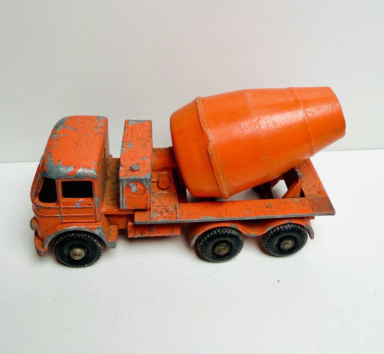 Vintage 1960s Lesney Matchbox No.26 Foden Cement Mixer Black Wheels Concrete Toy