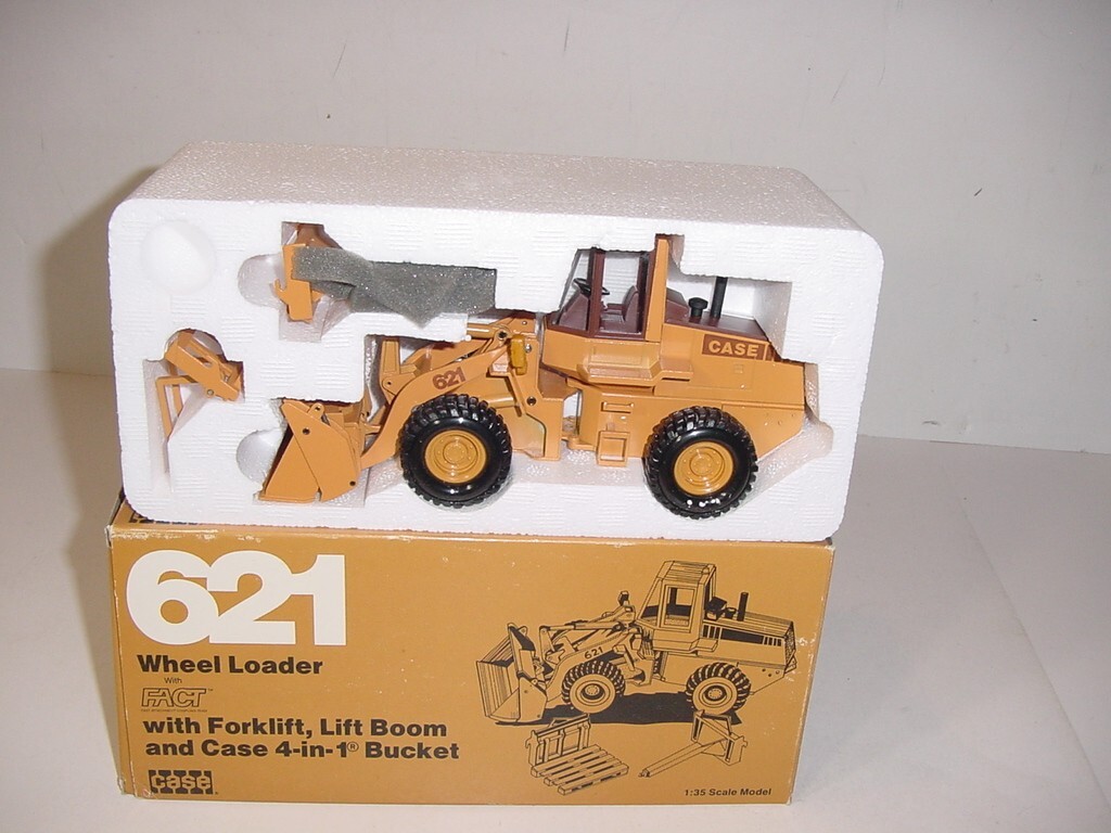 1/35 CASE 621 Wheel Loader by NZG NIB! Never Displayed!