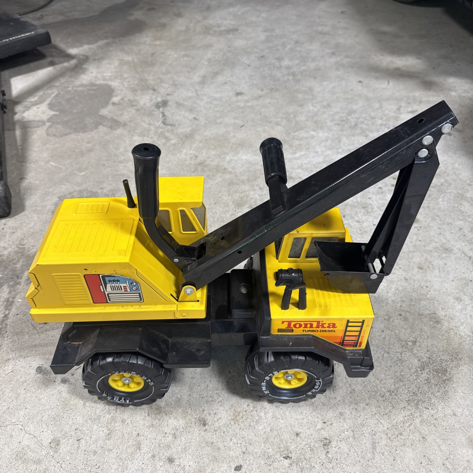 Tonka Mighty Diesel Excavator Backhoe Steel Truck Load 1210 3931-a XMB-975