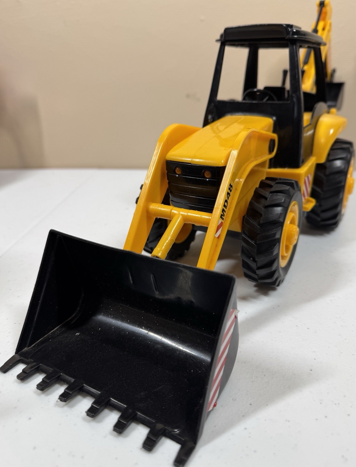 🍀 MD48 Yellow Black Backhoe Loader Construction Toy Vehicle with Working Arms