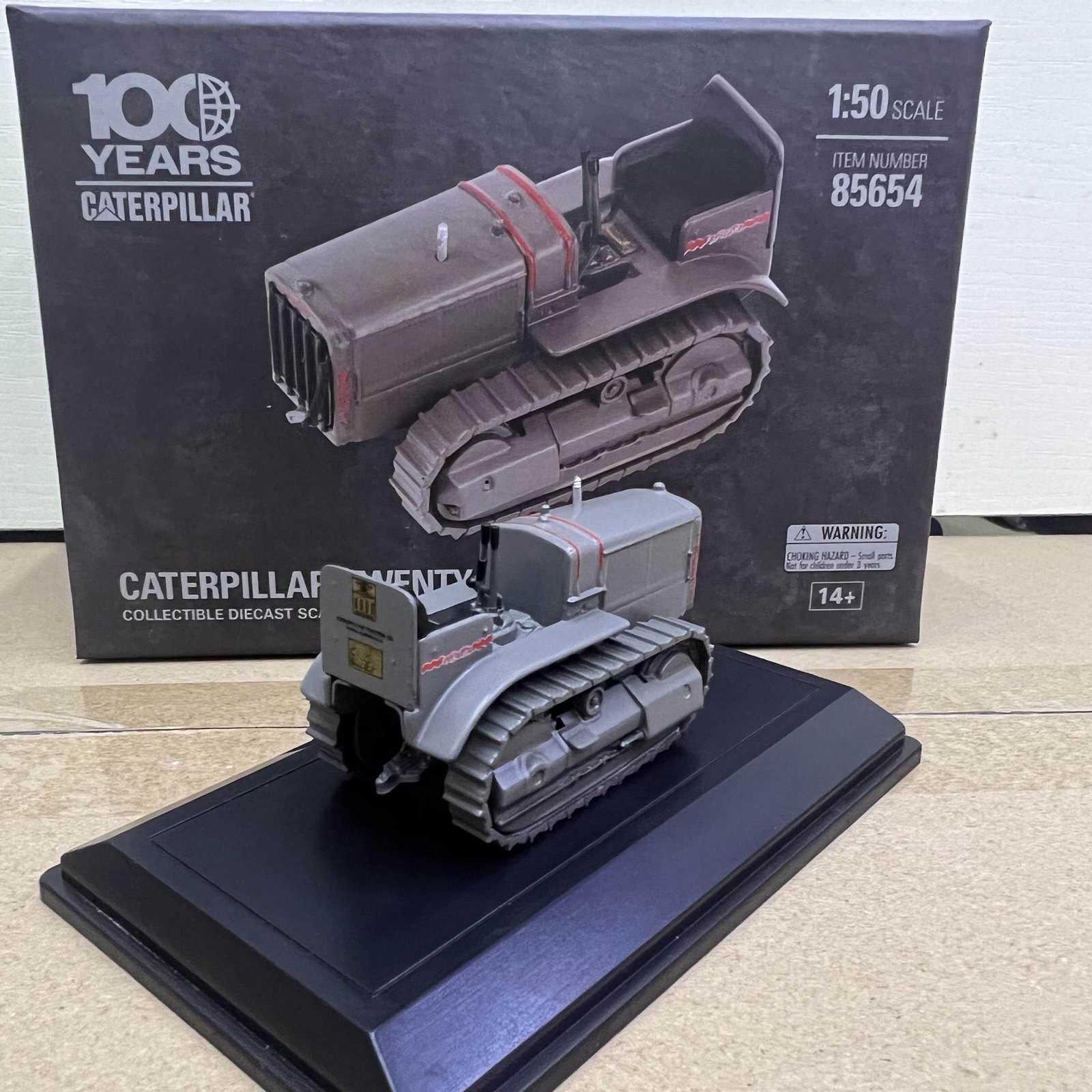 DM 1:50 CAT TWENTY Tractor Alloy Engineering Vehicle Model 85654