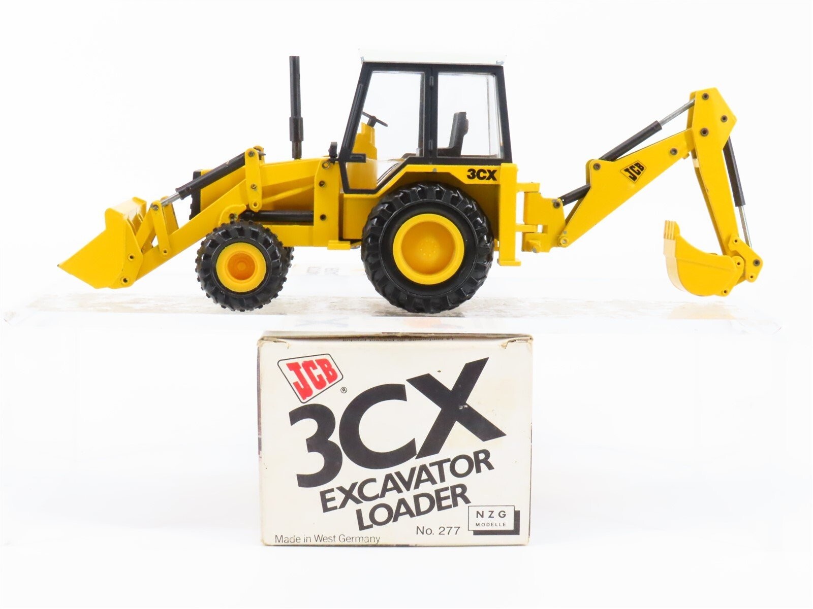 JCB 3CX Backhoe Loader – NZG 1:35 Scale Diecast Model #277