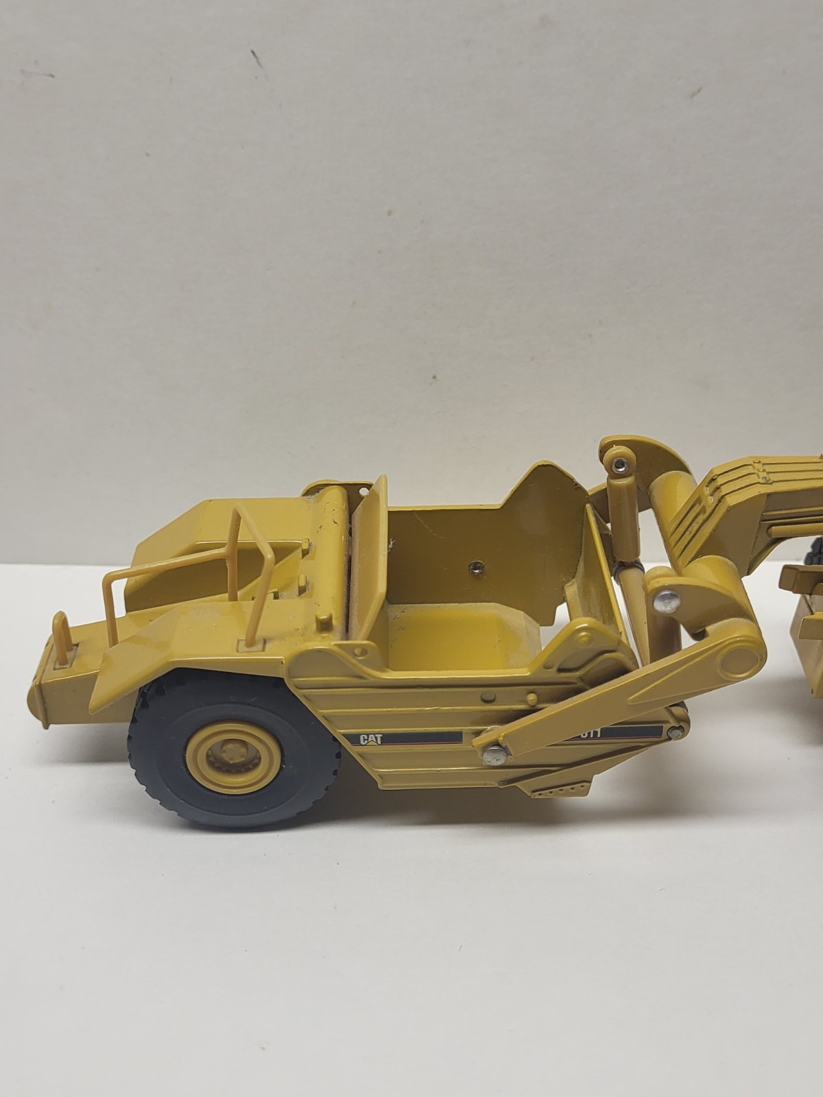 CAT 611 Wheel Tractor Scraper Truck Diecast Construction Toy Norscot Collectible