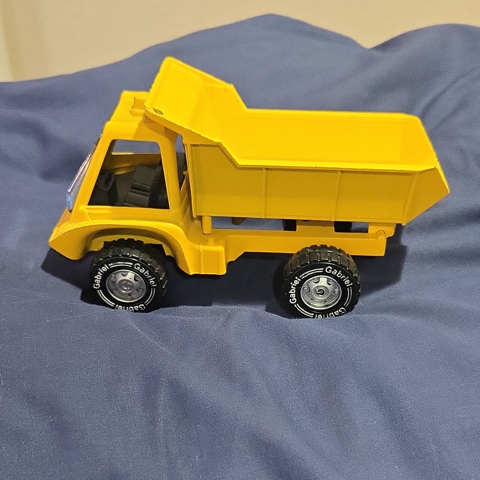 Gabriel Yellow Black Diecast Dump Truck and Pickup Truck Toy Vehicles Lot