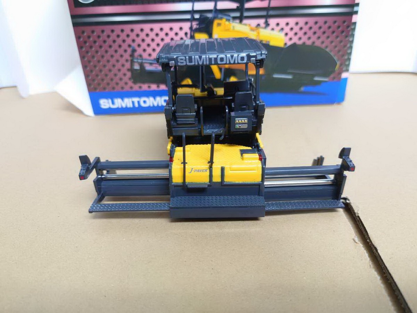 1/50 Scale Sumitomo HA60C-8 Asphalt Paver Diecast model Collection Toy Gift