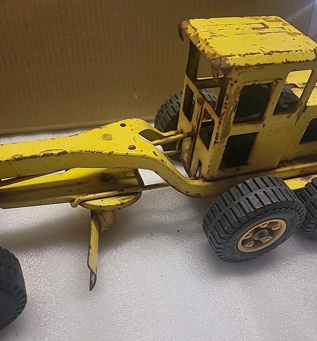 classic Vintage Tonka yellow road grader (1967 No 510?) w play wear