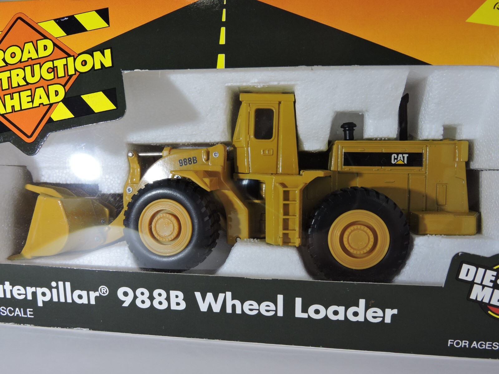 1994 VINTAGE CAT 988B Wheel Loader No. 2435 1/50th Scale NEW IN ORIGINAL BOX