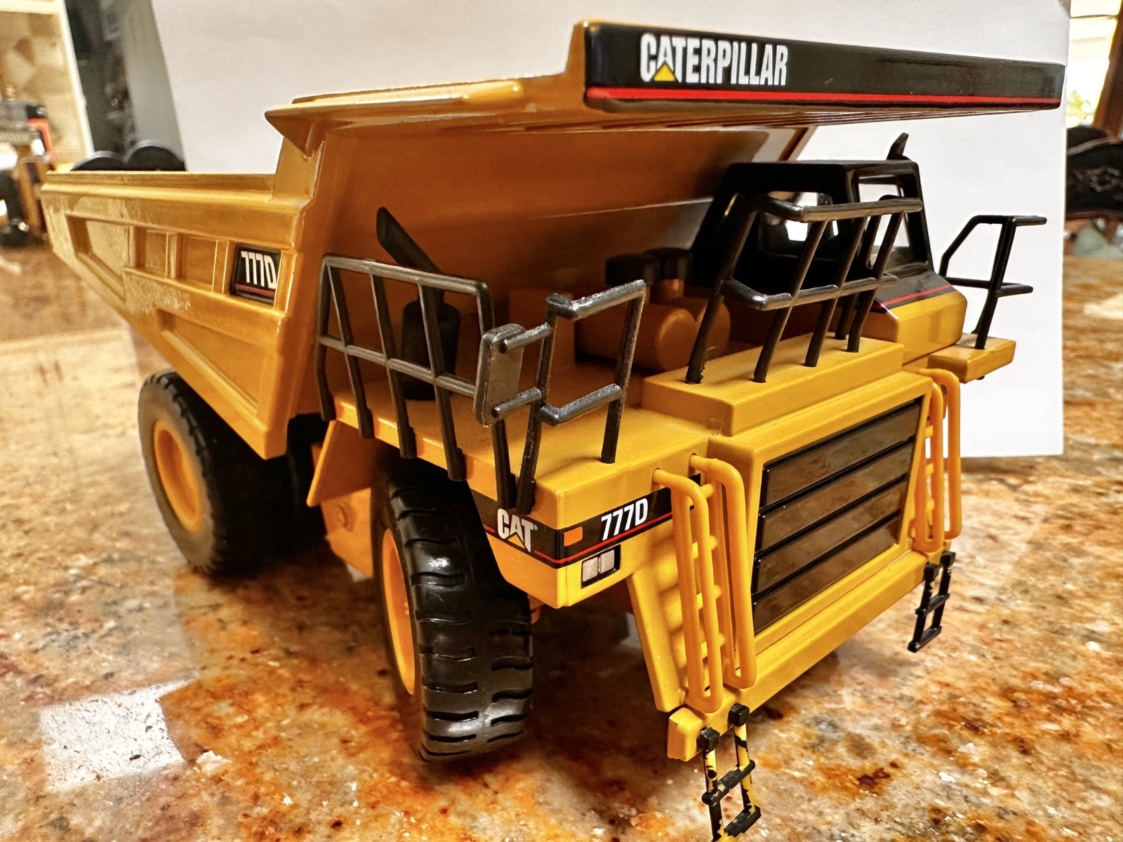 Diecast Masters 85104C Cat 777D Off-Highway Truck 1/50 Scale in great condition