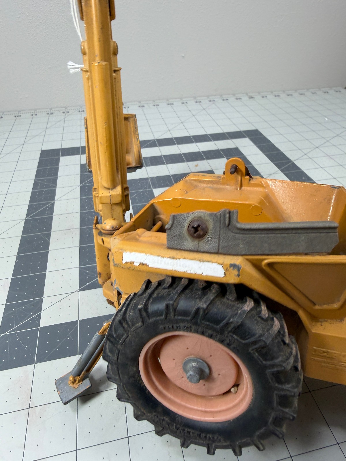 Vintage ERTL CASE 580 E 1:16 Scale Construction Loader Backhoe