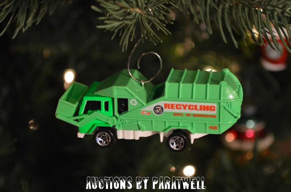 Green Recycle Garbage Trash Refuse Truck Custom Christmas Ornament 1/64 Adorno