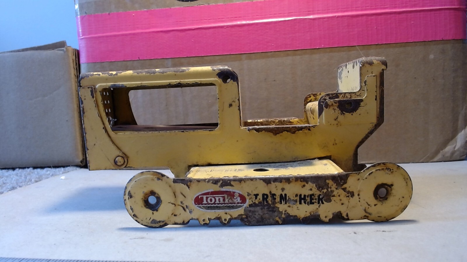 1960’s Tonka Pressed Steel Trencher Mound MN USA Yellow Junkyard 7.25″ Long