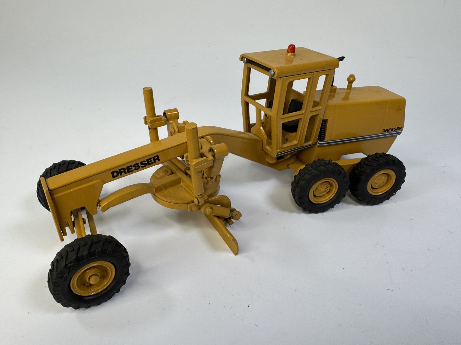 Preowned Dresser A450E Grader – 1/50 – Minimac #M-9.1, Needs Repairs