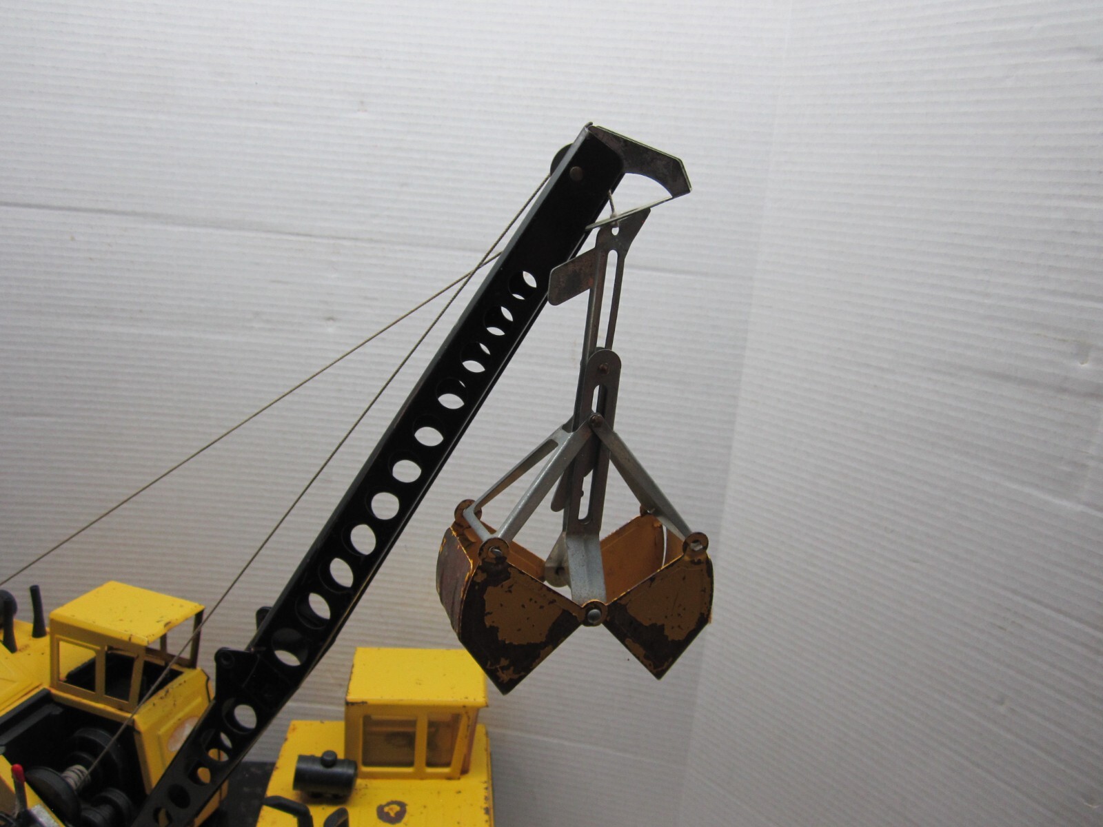 Vintage 1970’s Tonka Mighty Mobile Crane MR970 Metal Steel Truck with Clam