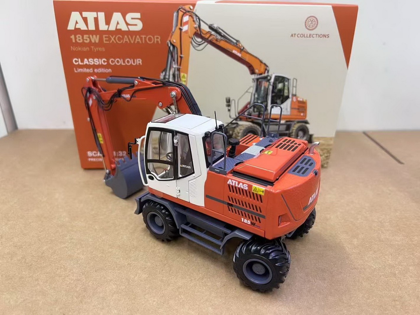 AT Collections 1/32 Scale ATLAS 185W Wheel Excavator Classic DieCast Model