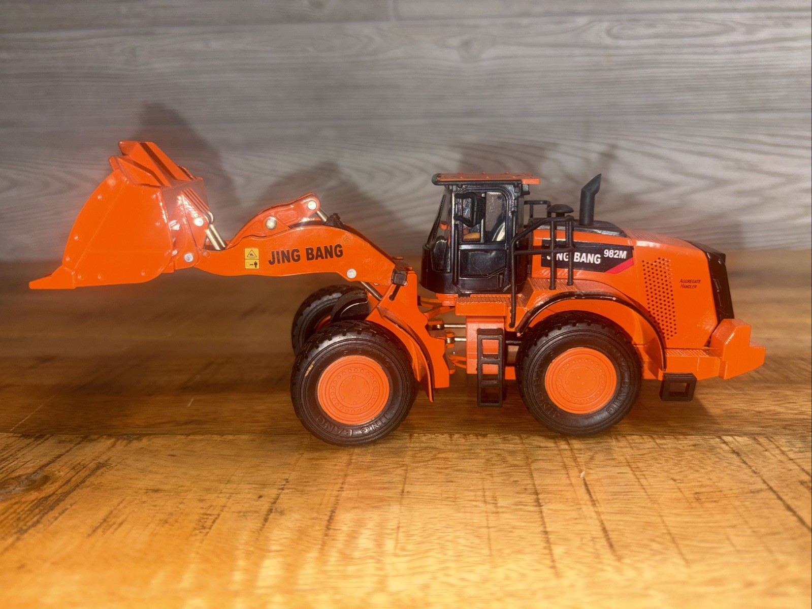 Jing Bang Cat 982m Loading Shovel/ Wheel Loader Diecast