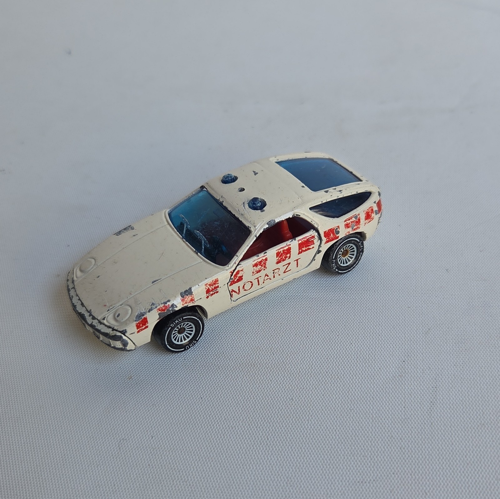 Vintage SIKU West Germany – PORSCHE 928 – NOTARZT – Police – No. 1037 – (Dc2)