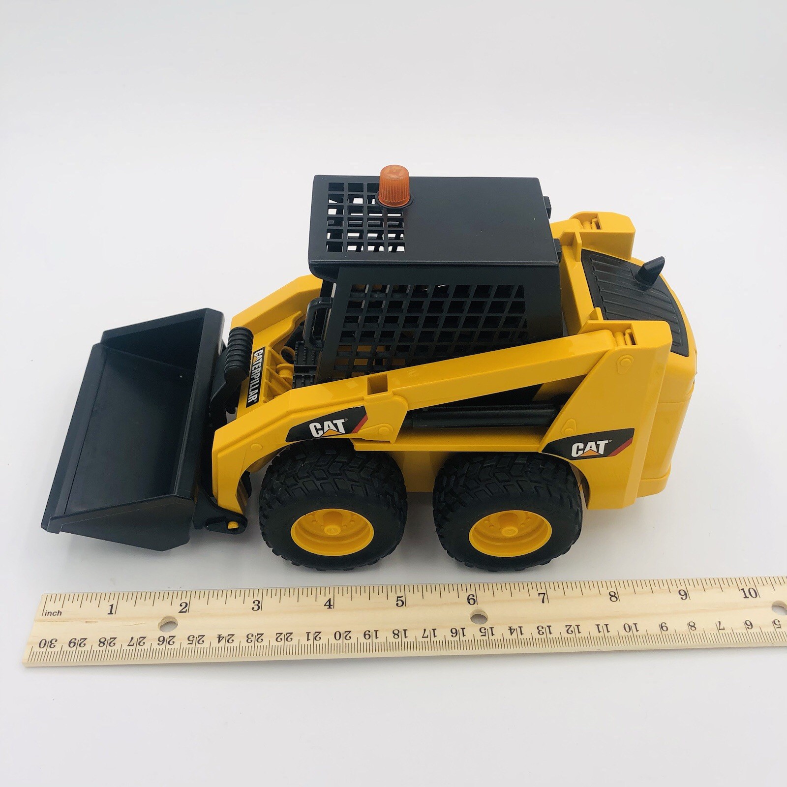 Bruder 2018 Cat Front End Loader 2589/02 – Caterpillar, Made in Germany