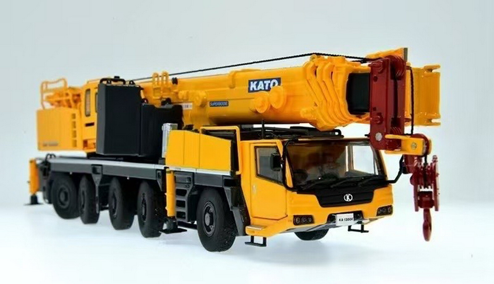 1/50 KATO KA-1300R Automobile Crane Engineering Mechanical Truck Diecast Model