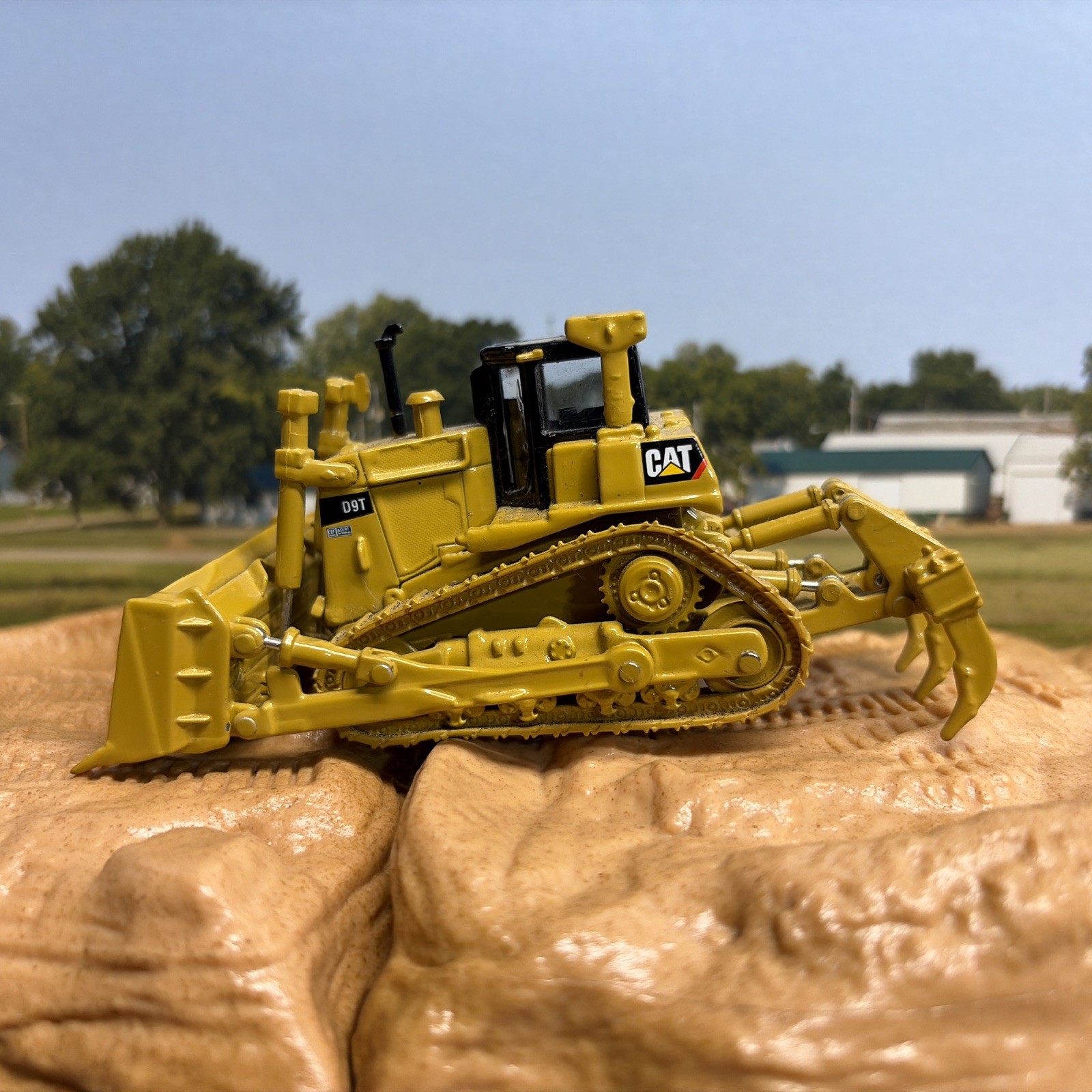 HO 1/87 Scale, Norscot CAT D9T Diecast Bulldozer – Loose – LN