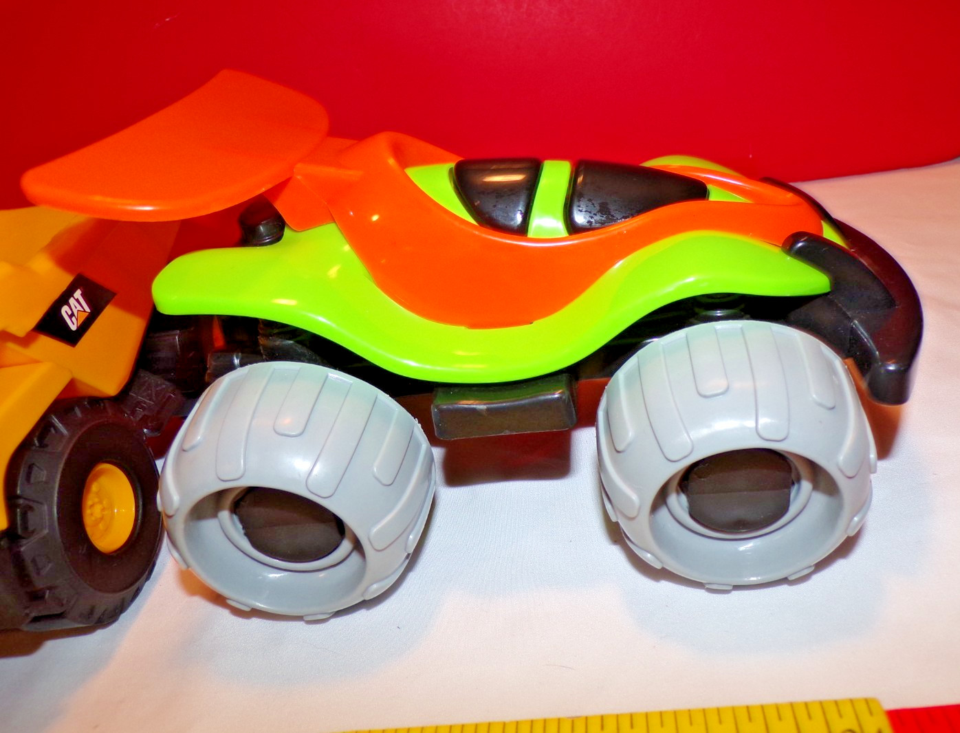 Funrise CAT Dump Truck Vehicle 10″ L Plastic Vietnam 2019 & LARGE SAND RACER LOT