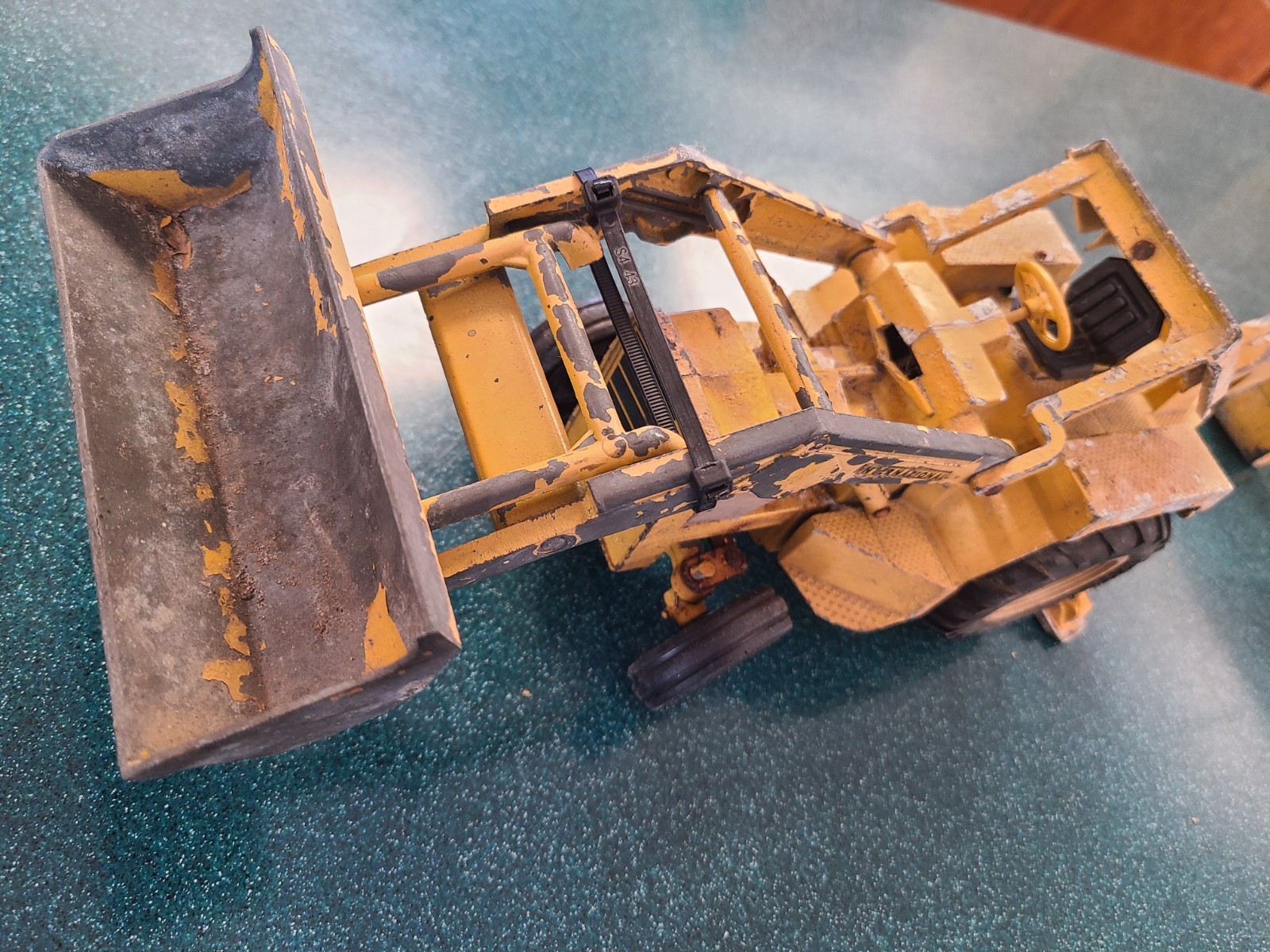 Vintage ERTL 2676 Yellow International Harvester #472 Backhoe Loader ~20” Metal