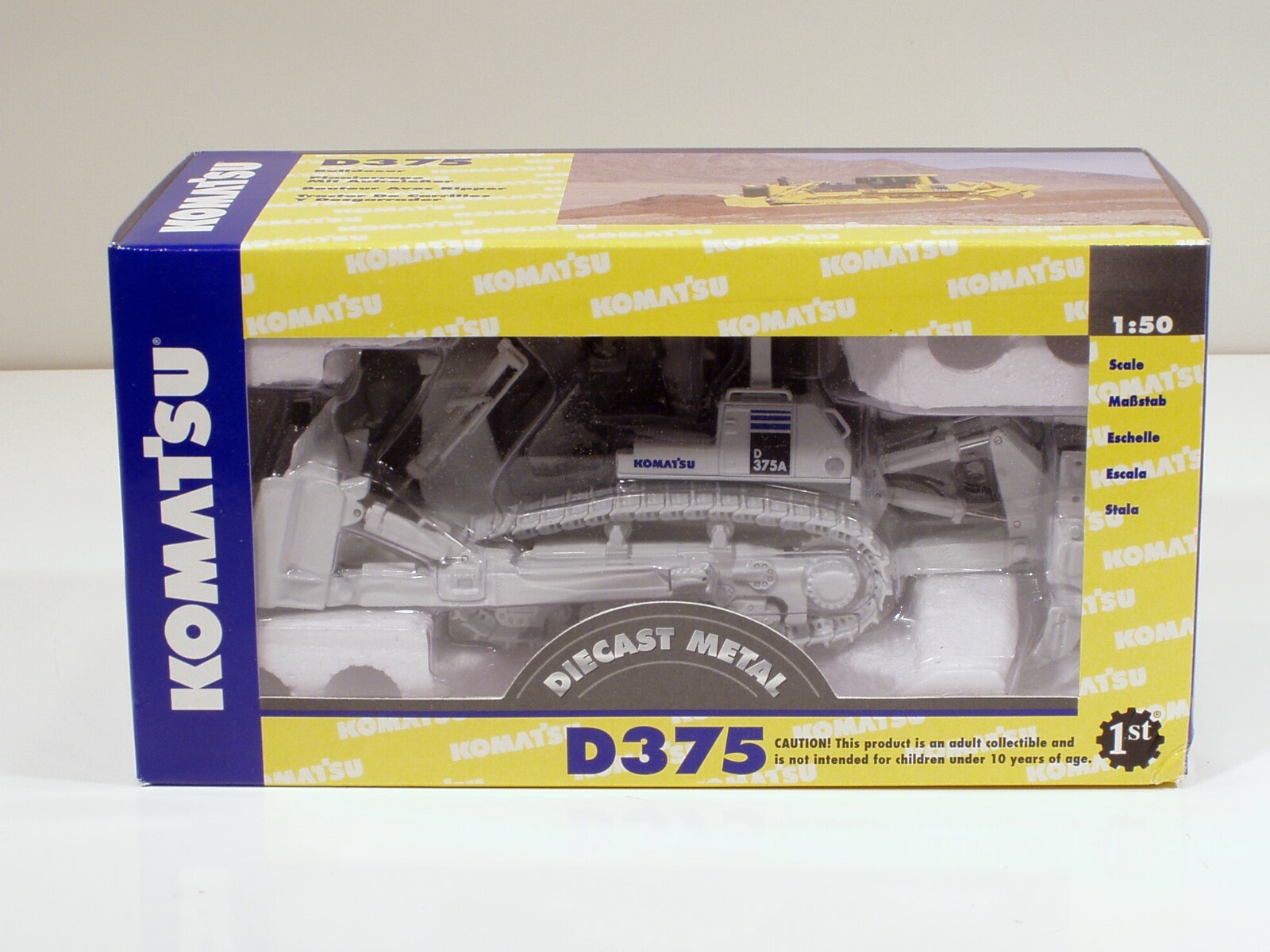 Komatsu D375A Dozer w/ Ripper – “WHITE” – 1/50 – First Gear #59-0218 – 400 MADE