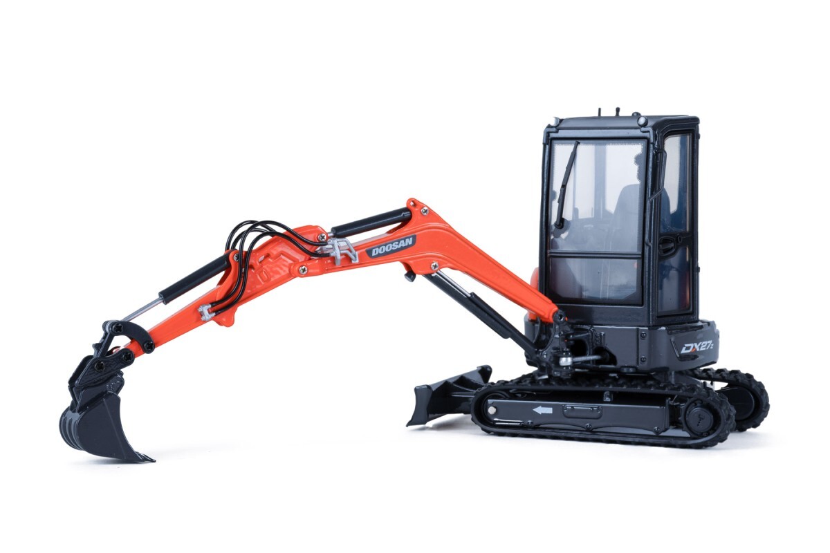 Doosan DX27Z Compact Excavator – UH IMC 1:25 Scale Diecast Model #UH8141 New