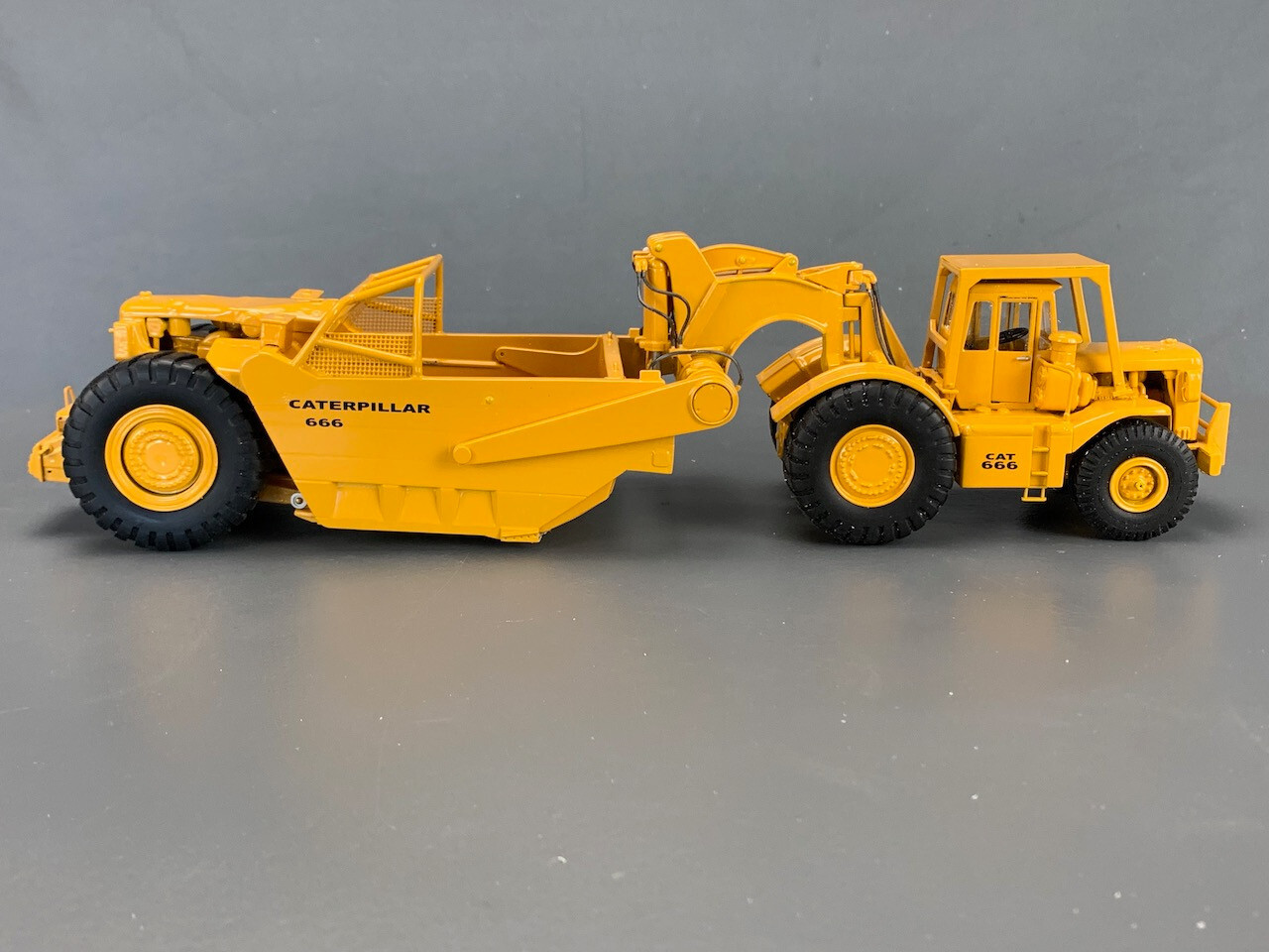 1/50 Black Rat Models Caterpillar 666 Wheel Scraper Mint! D453 LZ