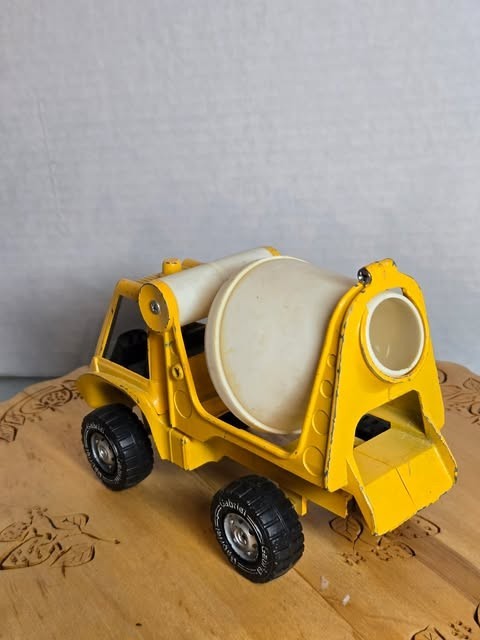 1975 Gabriel cast aluminum cement truck dumper