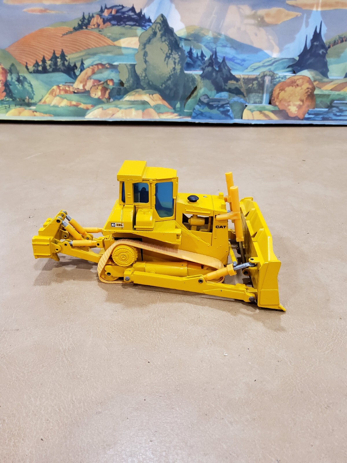 NZG #233 CATERPILLER CAT D8L BULLDOZER 1:55