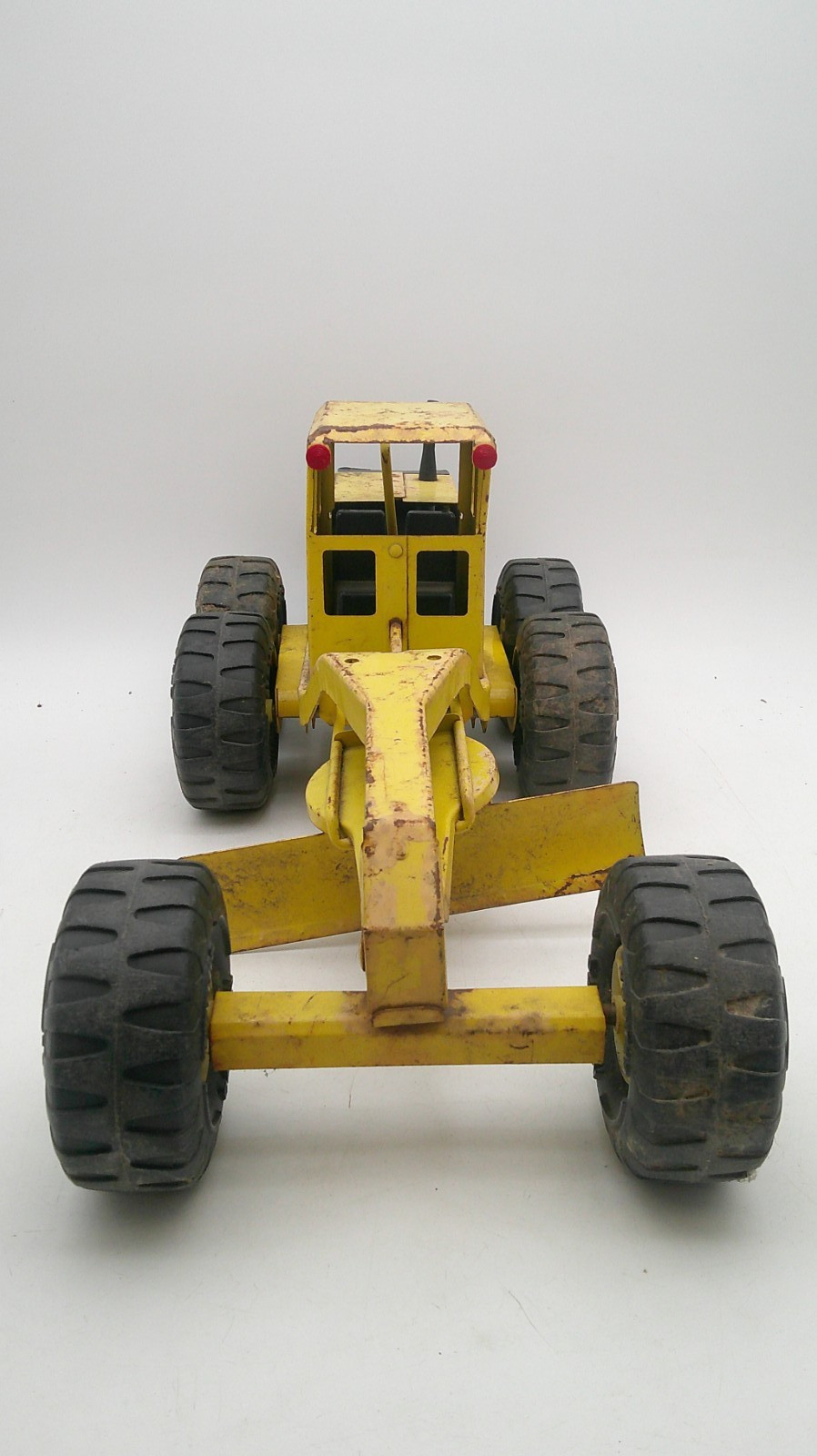 Vintage Tonka Pressed Steel Road Grader MR-970 17.5″ Fair Condition