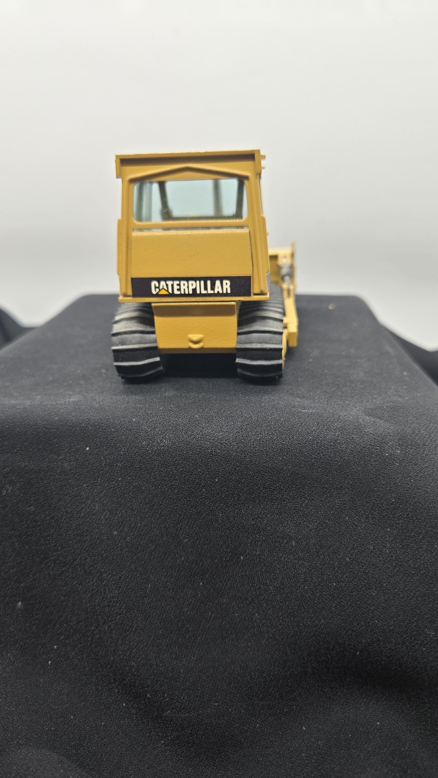 Caterpillar Cat D4E Dozer – NZG 1:50 Scale Diecast Model #205 New