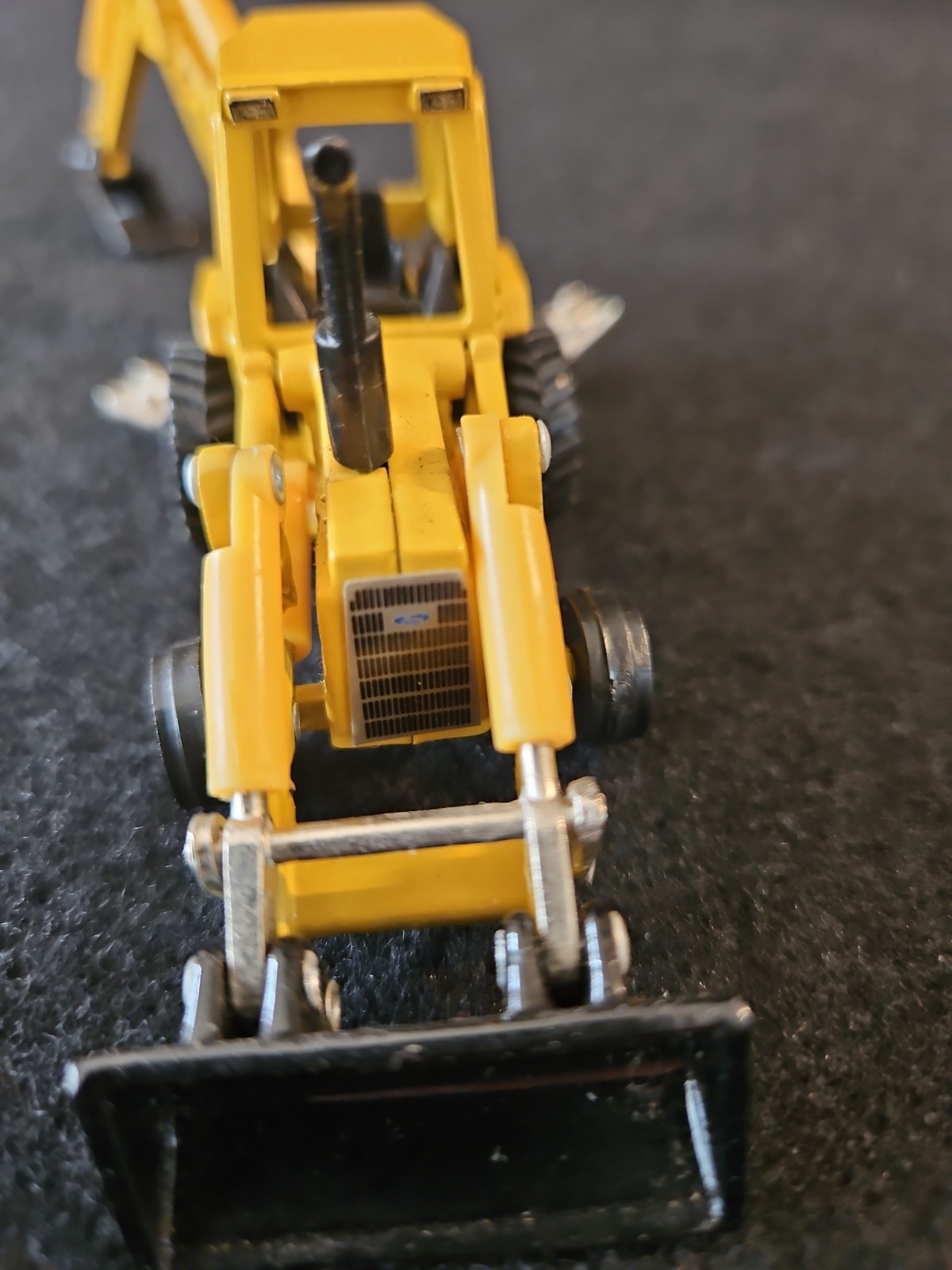 ERTL Ford 555B Backhoe Loader 1:64 Die Cast Construction Tractor USA