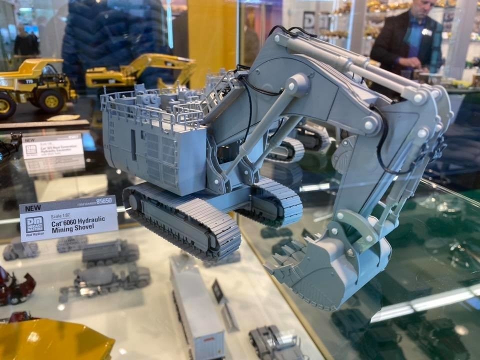 DIECAST MASTERS – CATERPILLAR 6060 Mining Excavator – 1/87 – DCM85651