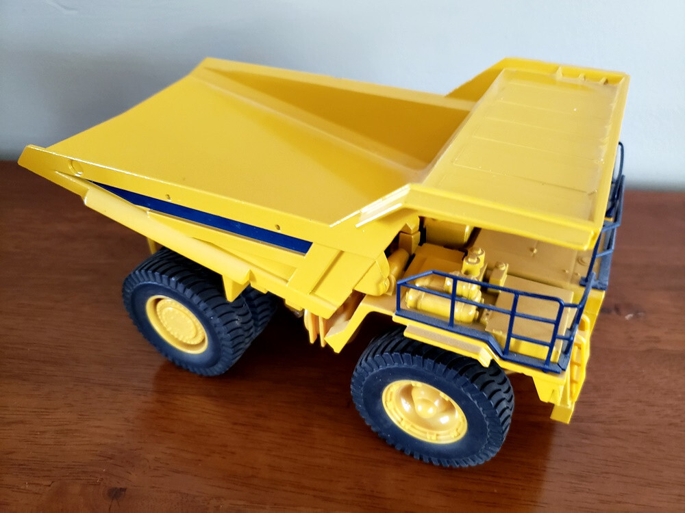 SHINSEI 1:45 Scale KOMATSU HD785 Dump Truck Diecast with Box 658 Japan