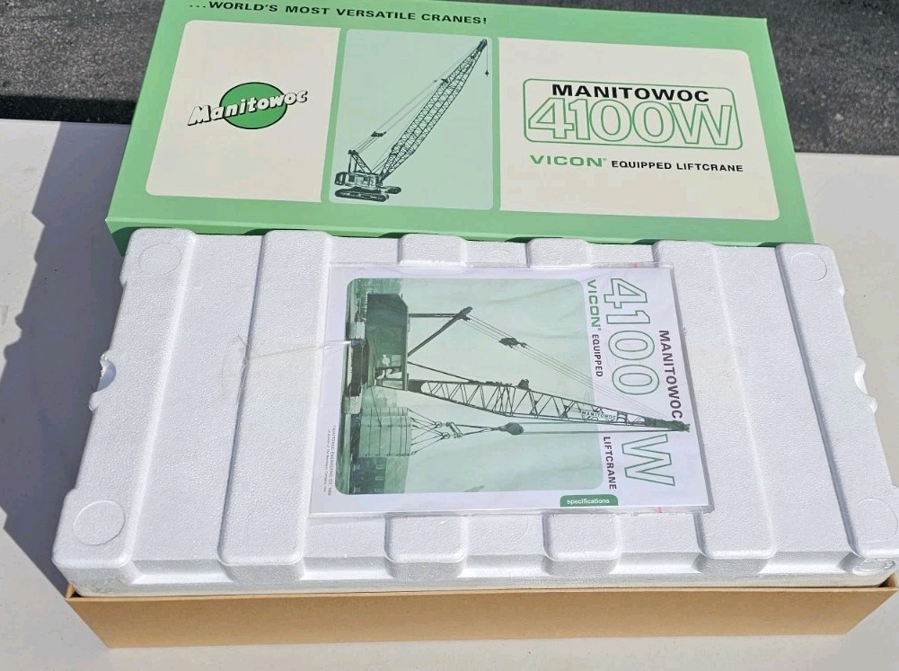 Vintage Manitowoc 4100W Vicon Crawler Crane 1/50 Scale Diecast Model Kit NIB