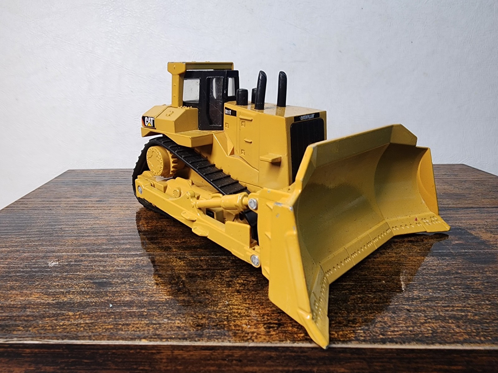 Vintage Toy State Industries”Cat” Caterpillar Bulldozer D11T 1:63 Scale Diecast