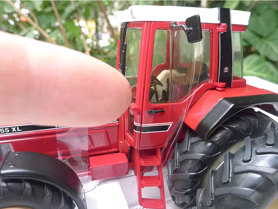 1:32 SCHUCO CASE International 1455 XL Tractor Farm Machine Diecast Model