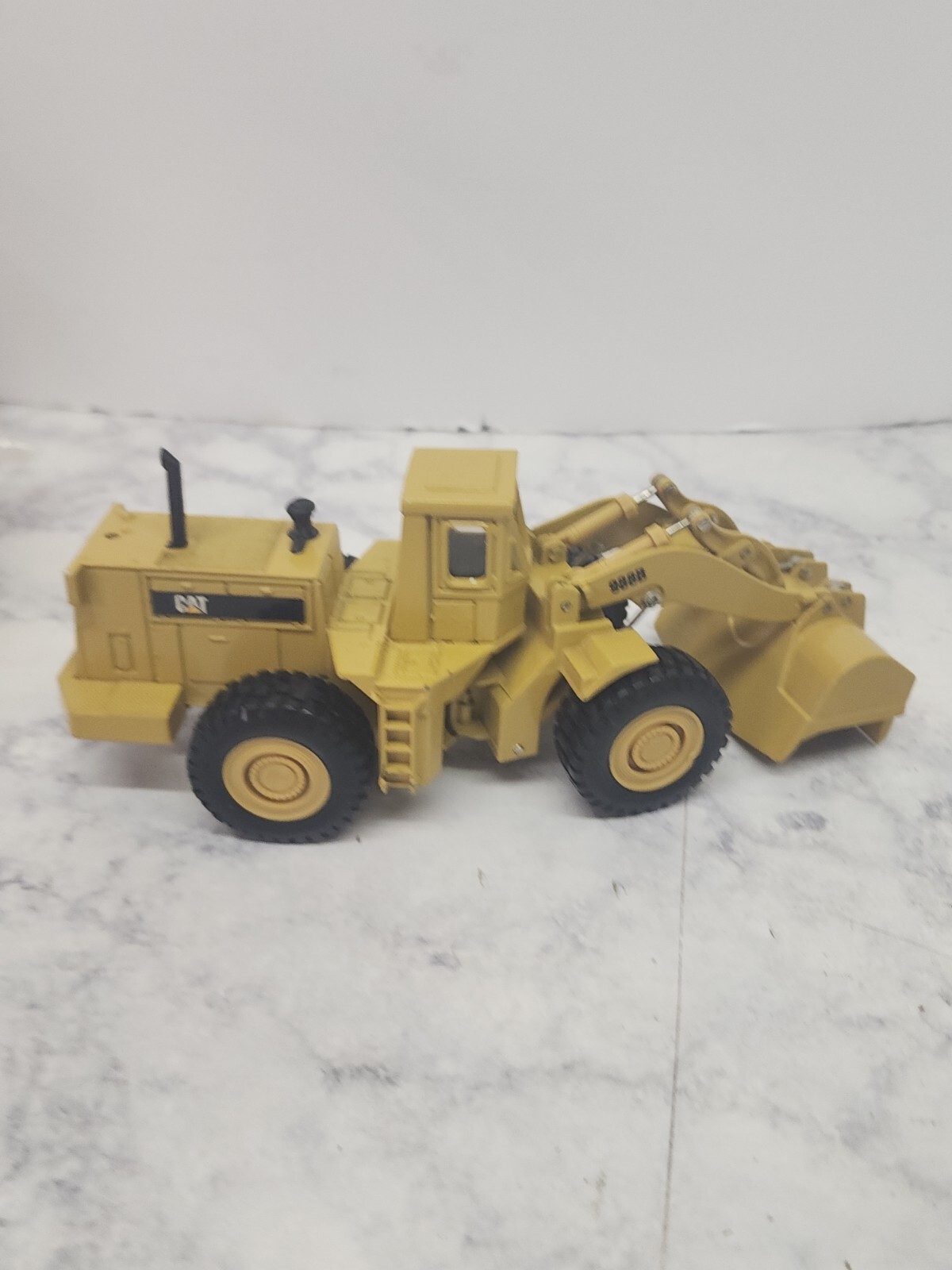 CAT 988 B ARTICULATED FRONT LOADER 1:50 Scale Die Cast by ERTL, CATERPILLAR