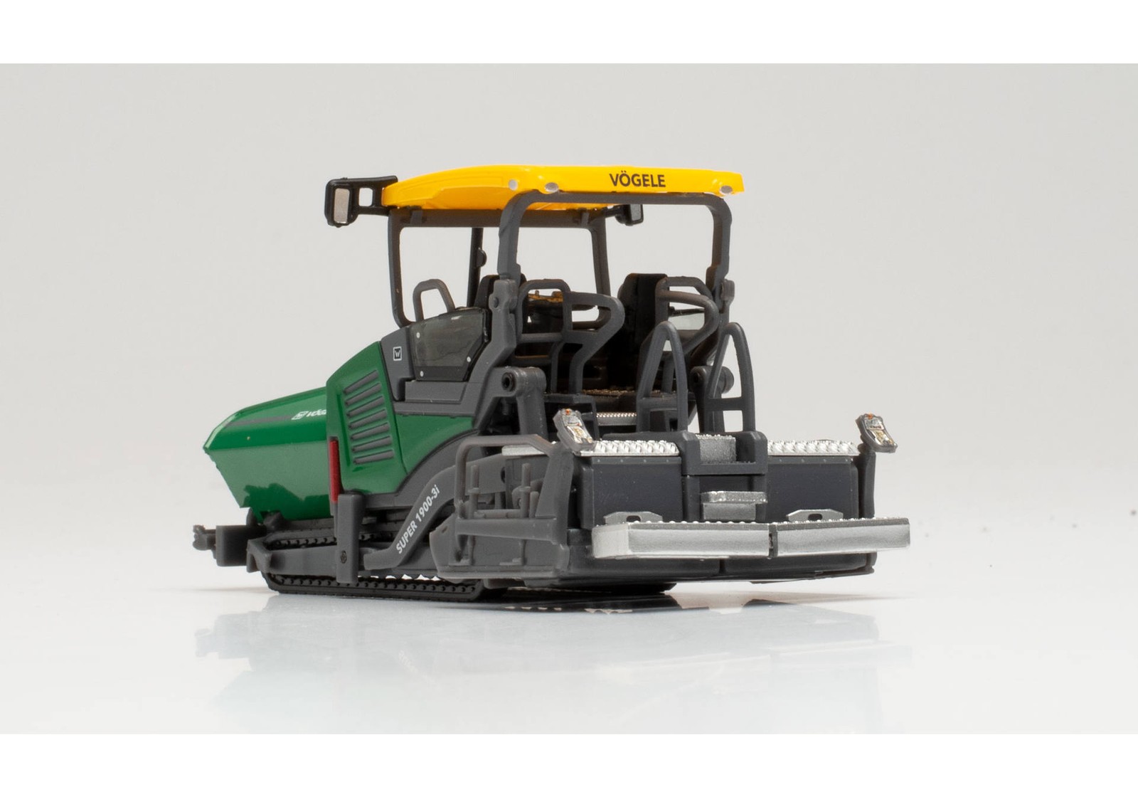 HO 1:87 Herpa # 313834 Vogele Highway Road Paver 1900-3i – Vogele