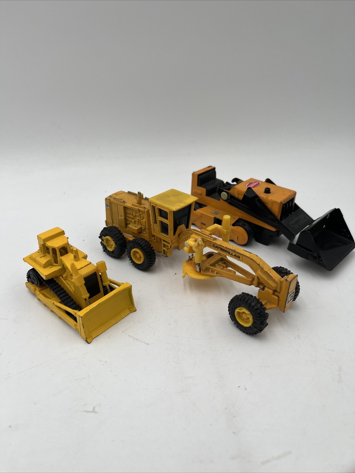 Ertl Cat Road Scraper , Tonka Bulldozer, Hot Wheels Bulldozer Lot Of 3 Repair