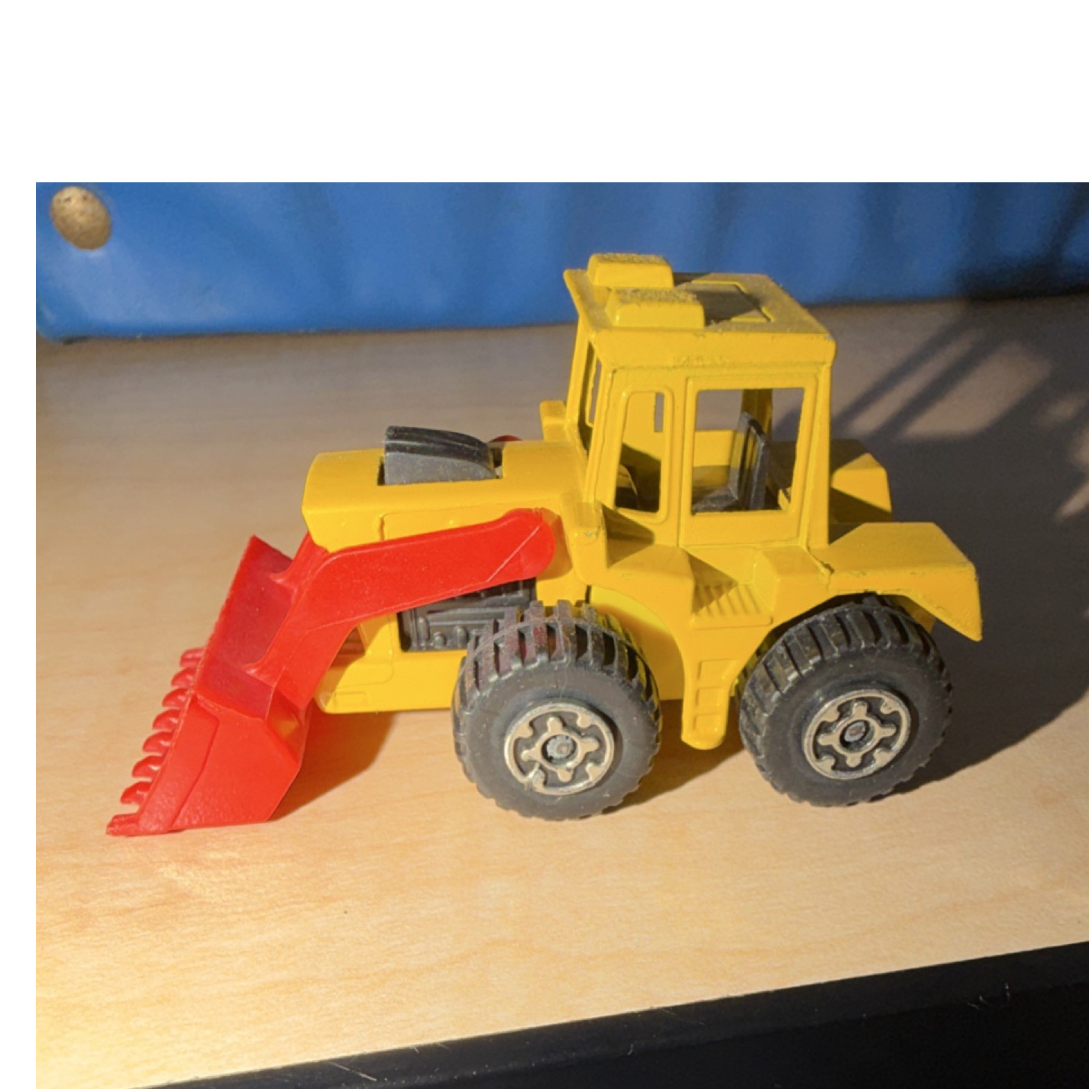 Matchbox Superfast Tractor Shovel 1976 Diecast Yellow Red Black Toy