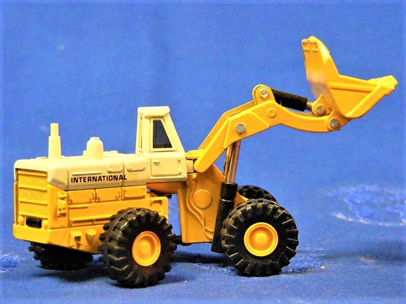 Ertl 1850.1 International IH 560 Payloader – OEM 1/64 Die-cast MIB