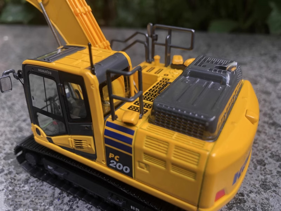 1:50 KOMATSU PC200-11 Excavator Construction Machine Equipment Diecast Model